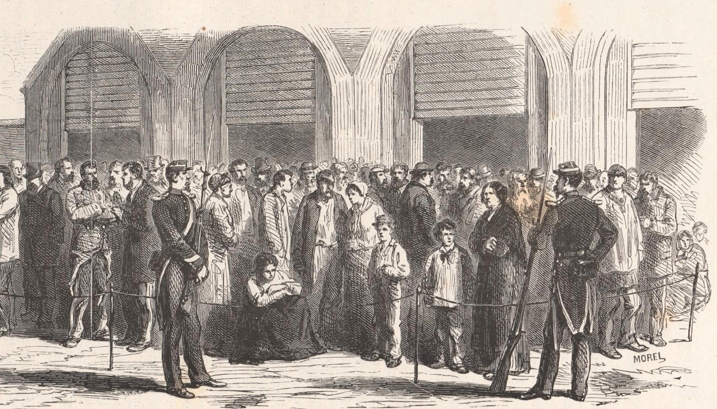 1 juillet 1871, Satory, intérieur de l’Arsenal, les prisonniers dits « intéressants » dont des enfants. (D’après un croquis de E. Demarquay.) (source : Photo (C) RMN-Grand Palais (Château de Versailles) / image RMN-GP)