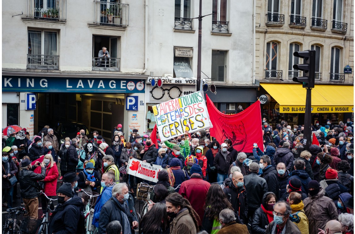 Les Amies et Amis de la Commune de Paris 1871 ont defile le 18 mars 2021 de la place de la Bastille à la place de l Hotel de Ville pour commemorer les 150 ans de La Commune de Paris. 