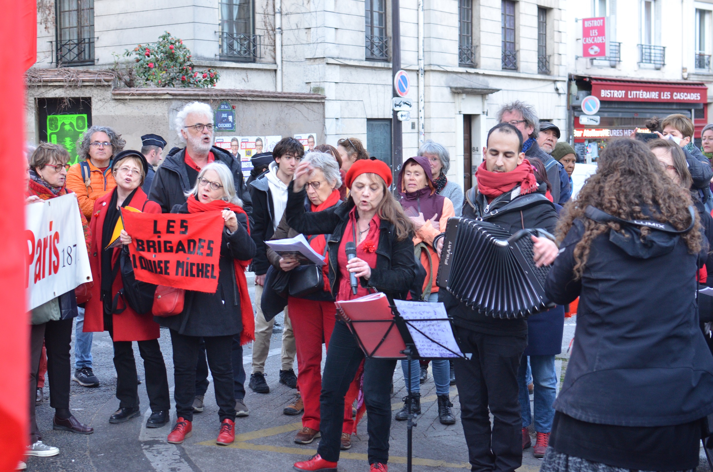 Commémration 18 mars 2022 dans le XXème avec les chanteuses des "brigades Louise Michel "