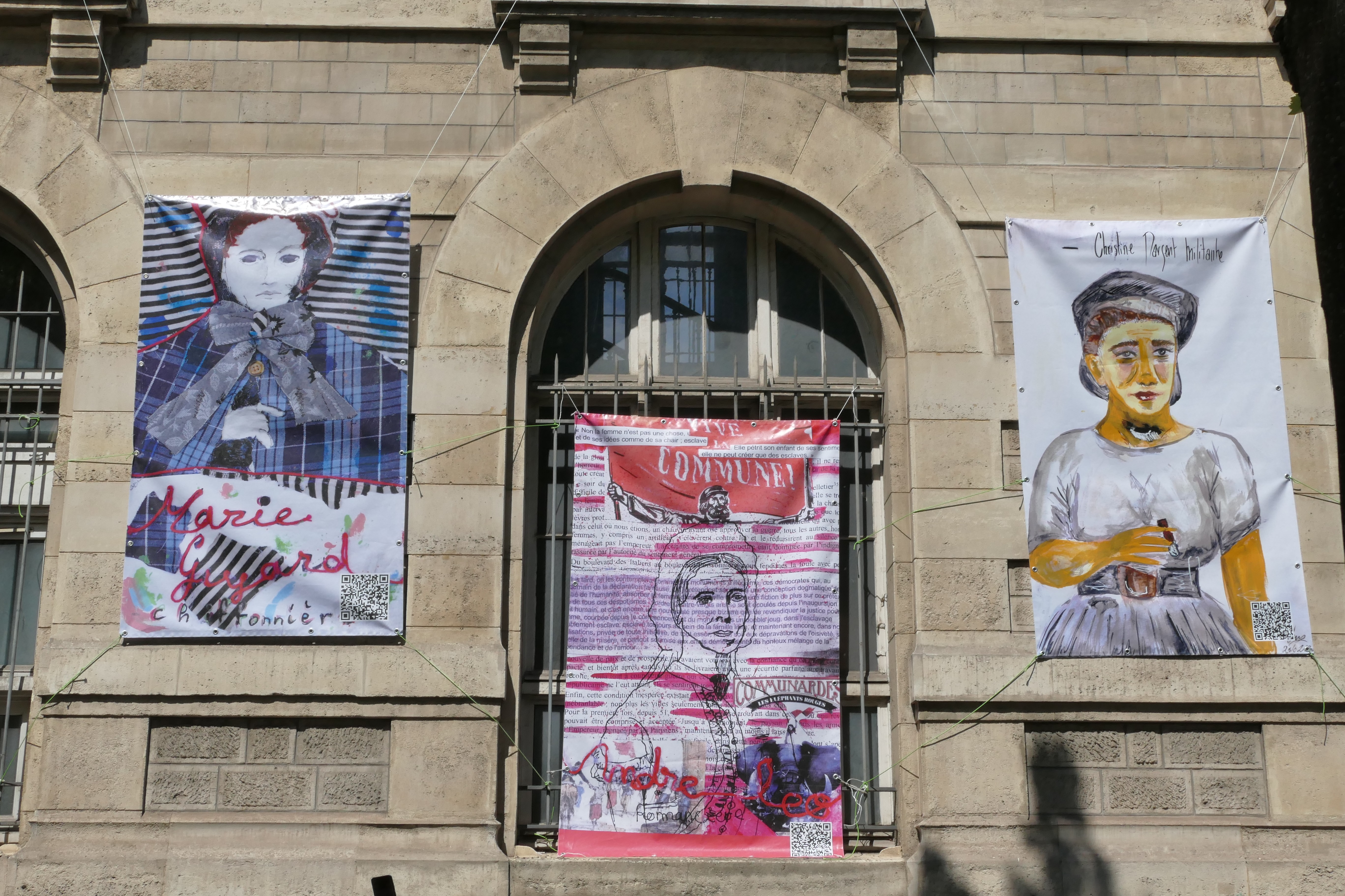 150ème anniversaire de la Commune de Paris - 29 mai 2021, le cortège allant au Mur des Fédérés passe devant le lycée Voltaire