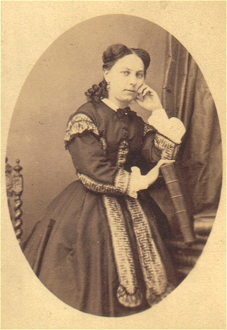 Photographie d'Alix ou Louise Milliet (la mère ou la fille ?).