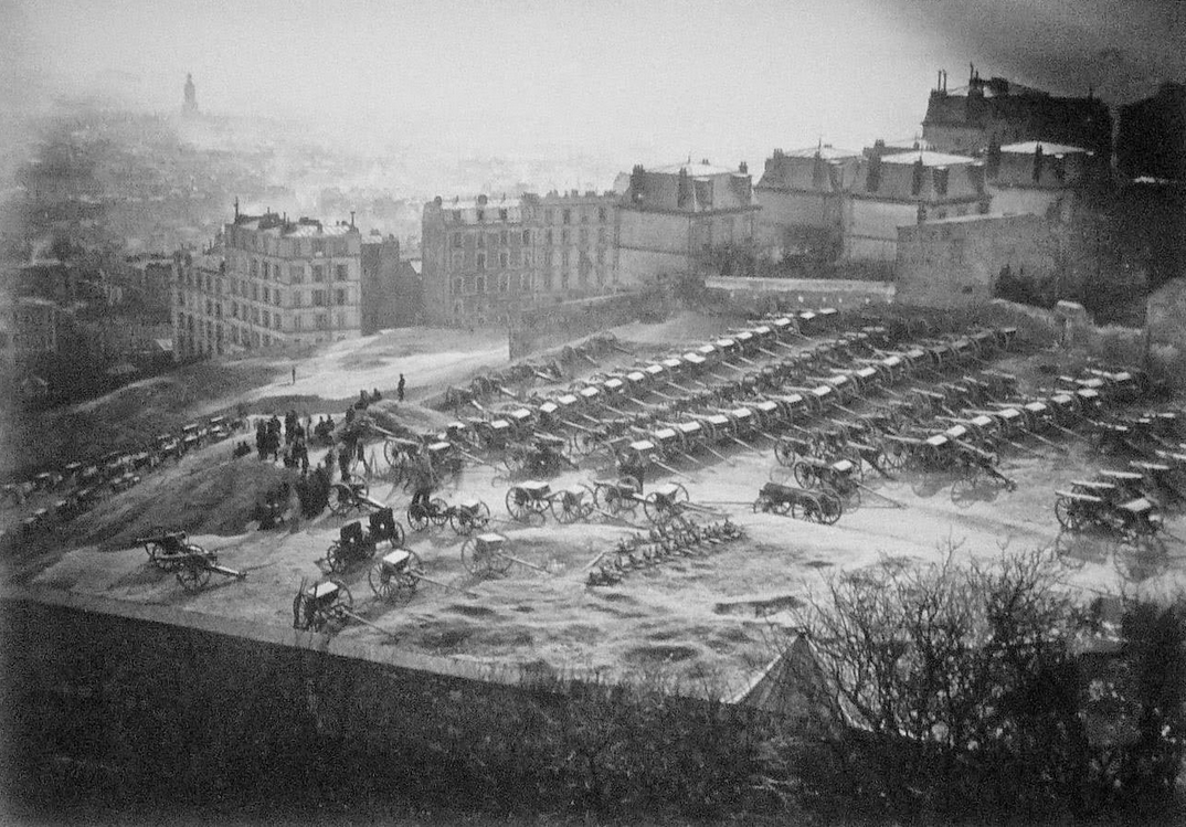 Montmartre, le champ des Polonais - L'arsenal de la Commune, les canons des parisiens (source : © Anonyme – Musée Carnavalet – Histoire de Paris) 