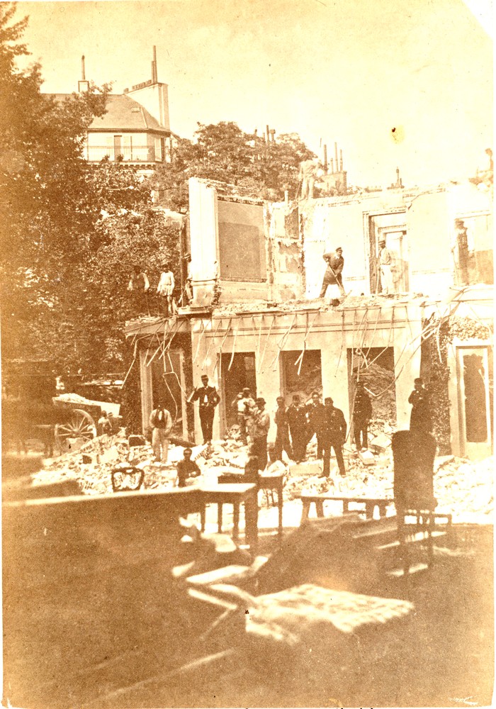 Maison d'Adolphe Thiers (en cours de démolition), Commune de Paris (1871). Place Saint-Georges, 9ème arrondissement, Paris. - Photographie Appert (© Musée Carnavalet - Histoire de Paris)
