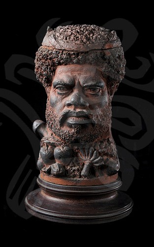 Pot à tabac en terre cuite représentant une tête d’homme kanak -  attribué à Lucien Félix Henry (1850-1896), Nouvelle-Calédonie fabriqué entre 1872 et 1879 (source : © musée de Nouvelle-Calédonie – Nouméa)