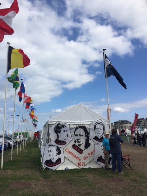 Comité de Dieppe des Amies et Amis de la Commune deParis 1871 - Les cerfs-volants sur la plage le 15 septembre 2022