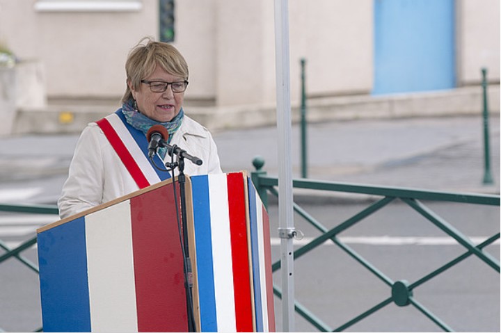 Irène Guérineau prenant la parole lors de l'hommage aux déportés de la ville de Colombes - 2014