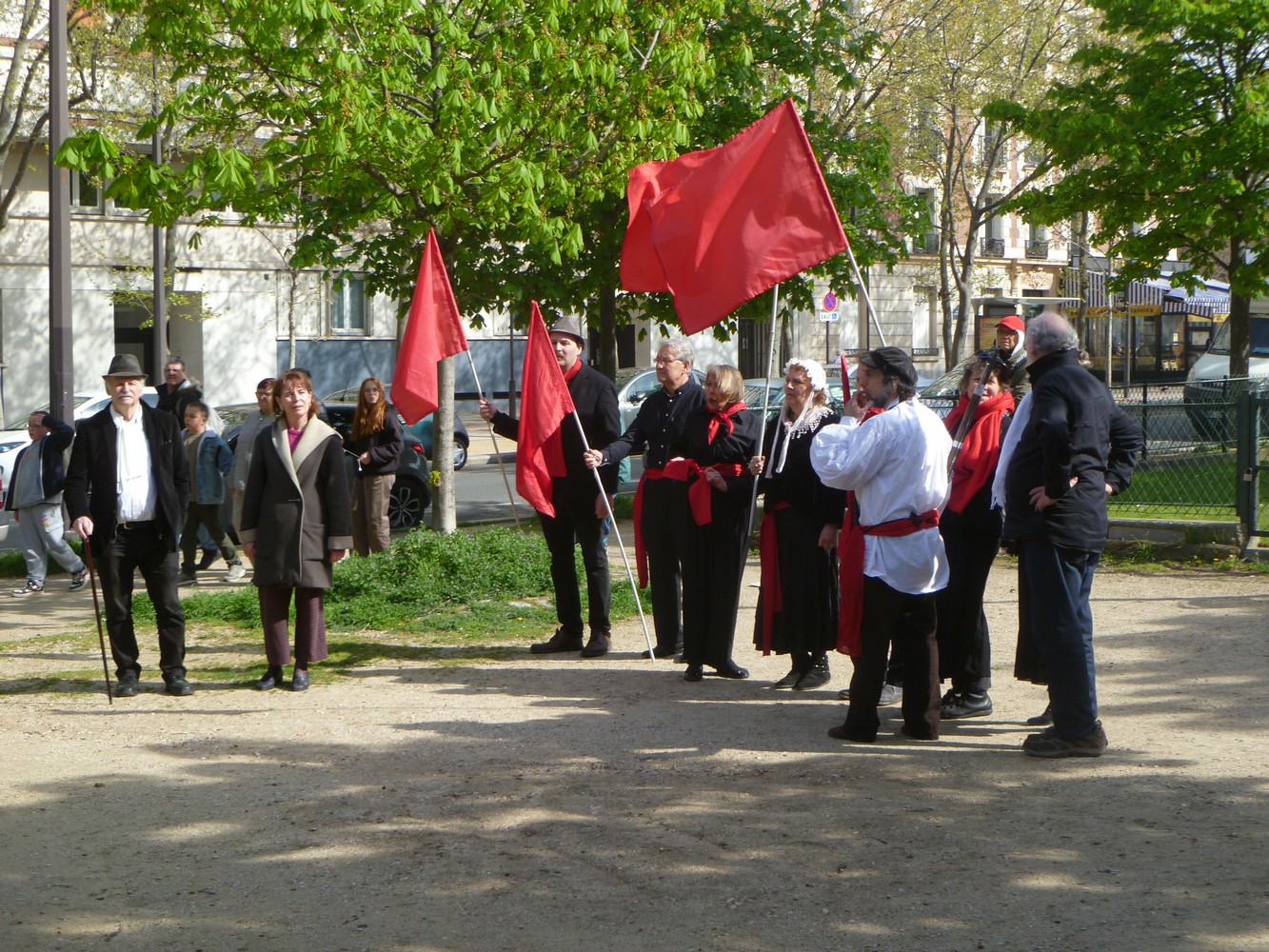 Avril 2023 _ « Le rendez-vous du 18 mars 1871 »  a été présentée dans le joli kiosque Blanqui près de la Place d’Italie