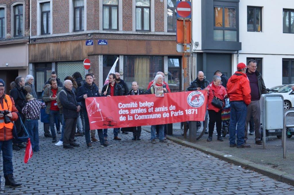 Liège le 18 mars 2023 - Commémoration de la Commune de Paris, la banderole du comité belge des Amies et Amis de la Commune de Paris 1871