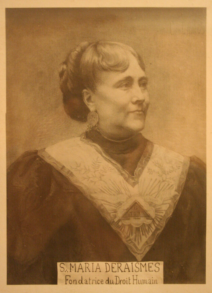 Portrait de Maria Deraismes en costume de franc-maçonne.