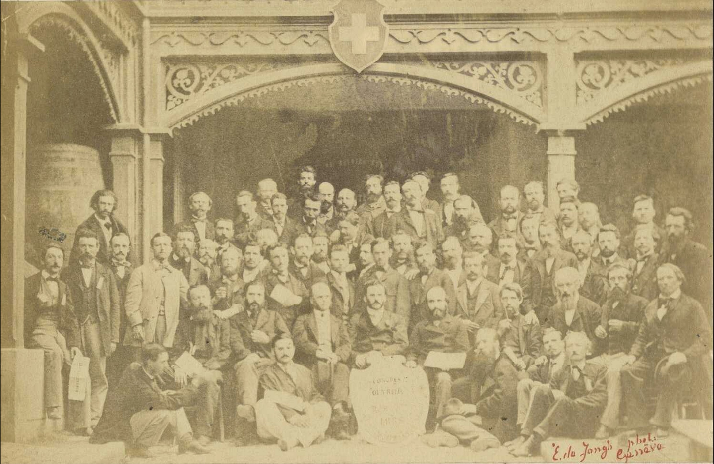 Participants au premier congrès de l'Alliance Internationale des Travailleurs à Genève du 3 au 8 septembre 1866 à la brasserie Treiber. La photographie est issue d'un photomontage de Édouard de Jongh 