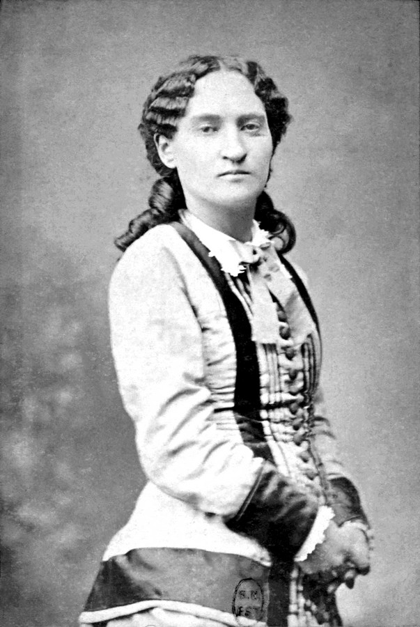 Paule Minck (1839-1901) - Photo de J.M. Lopez, 1875 (Source BNF)