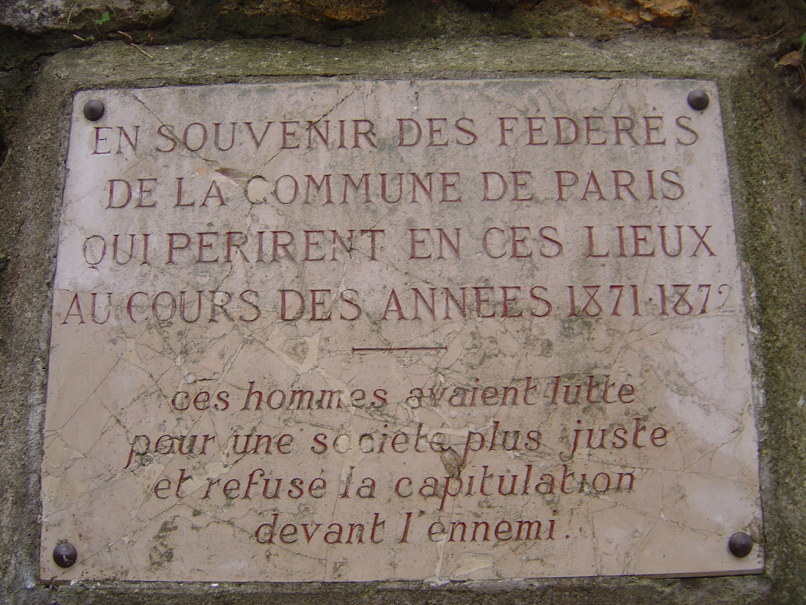 Satory - Plaque en souvenir des combattants fédérés de la Commune