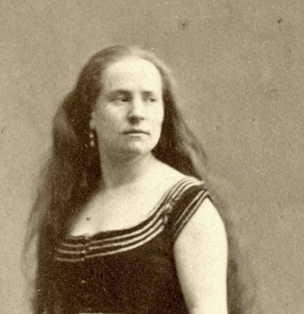 Bordas Rosalie née Martin dite Rosa Bordas (1841-1901) - Photographie de Émile Robert, 1870 (Archives municipales d'Avignon, fonds Aubanel (94FI264))