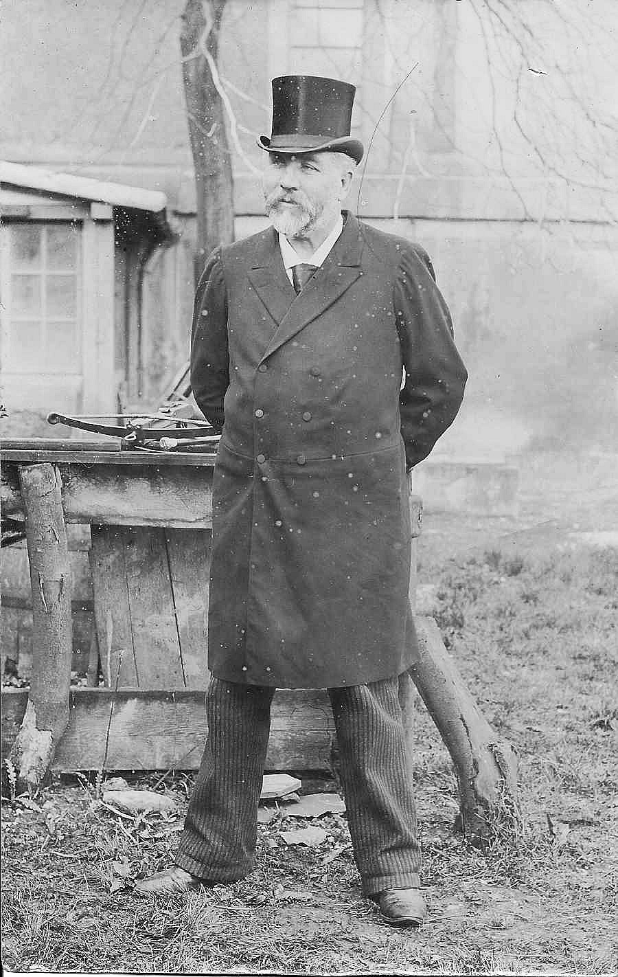 Augustin Avrial (1840-1904) vers 1895 Augustin Avrial (1840-1904) vers 1895