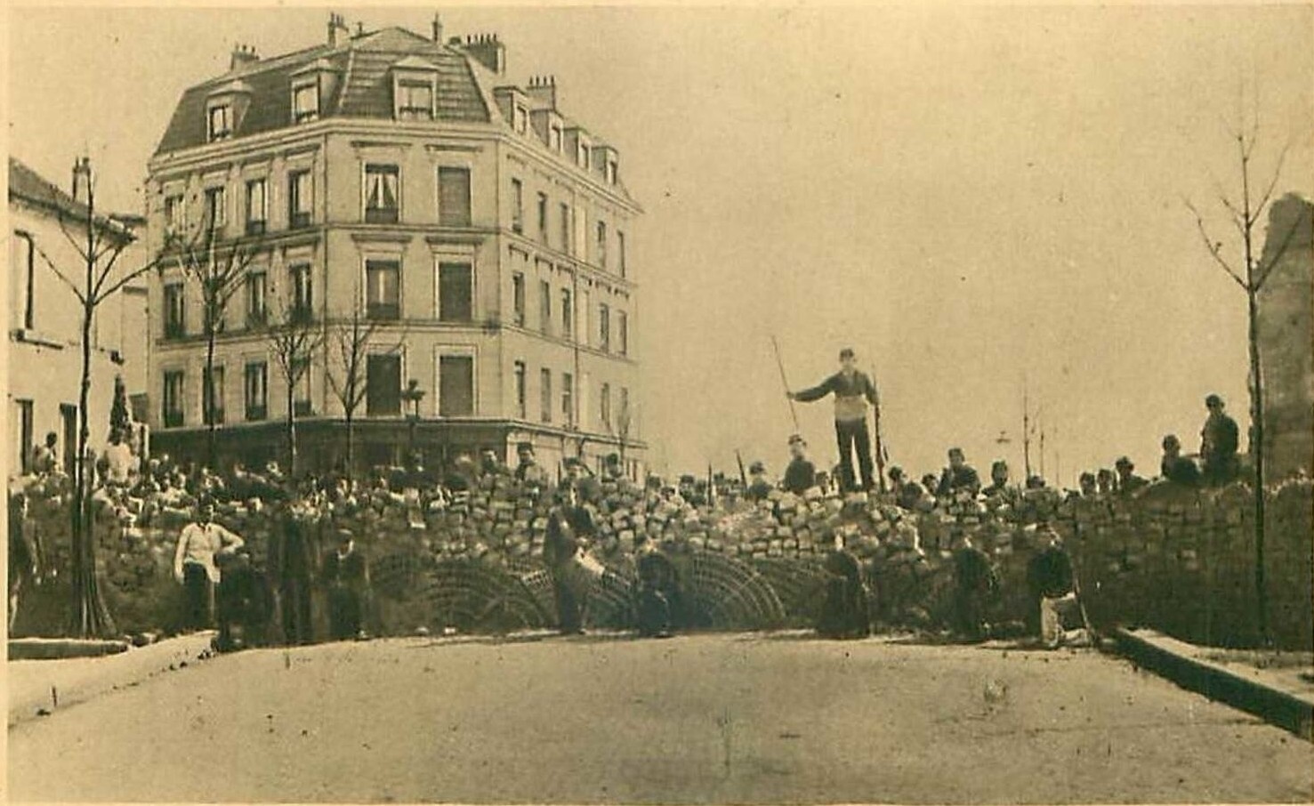 Barricade du Boulevard Puebla, hauteurs de Ménilmontant 18 Mars 1871. (CC0 Paris Musées / Musée Carnavalet - Histoire de Paris)