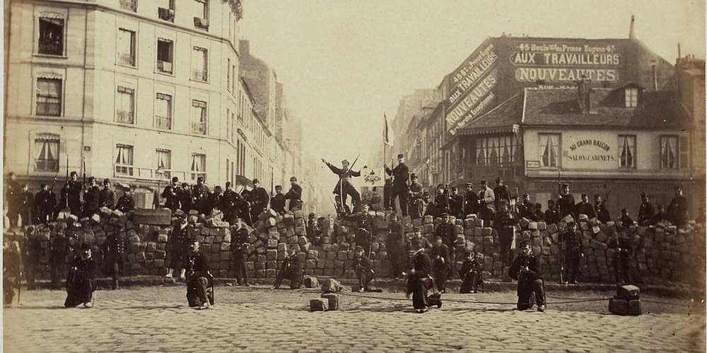 Barricade de la Chaussée Ménilmontant, 18 mars 1871 (© Musée Carnavalet-Histoire de Paris)