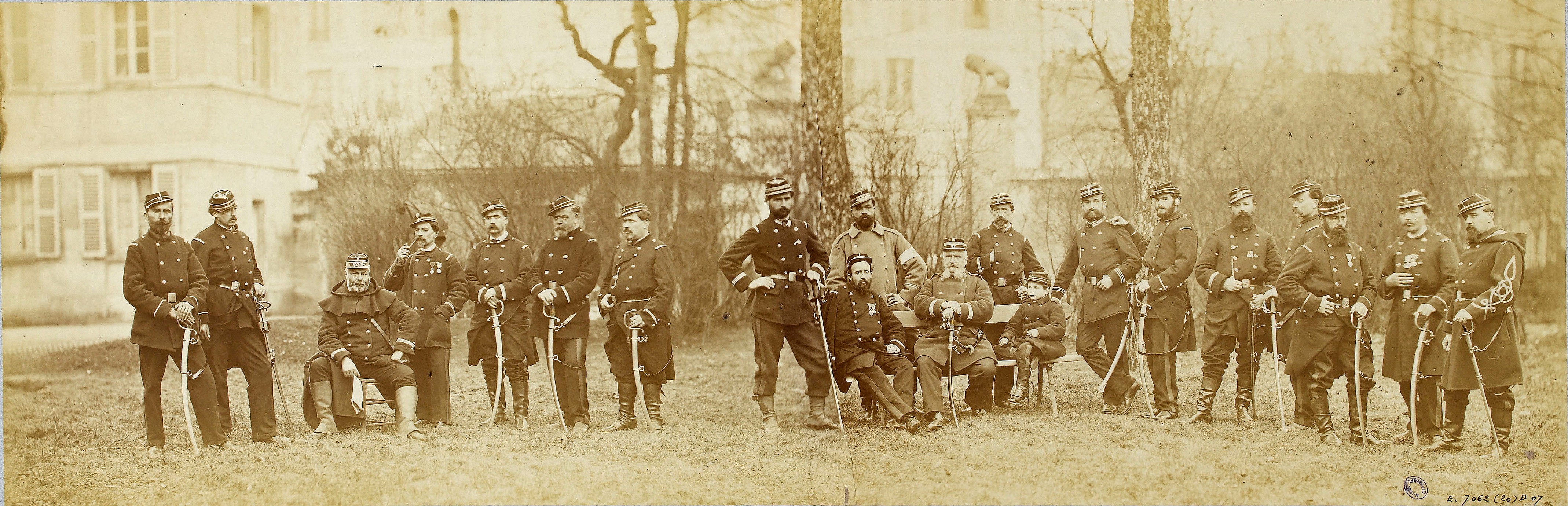 Défense de Paris 1870-1871 : Garde nationale 97e Bataillon, Commandant Gaudet - Photographie André-Adolphe-Eugène Disdéri - 1871 (source : © Musée Carnavalet – Histoire de Paris)