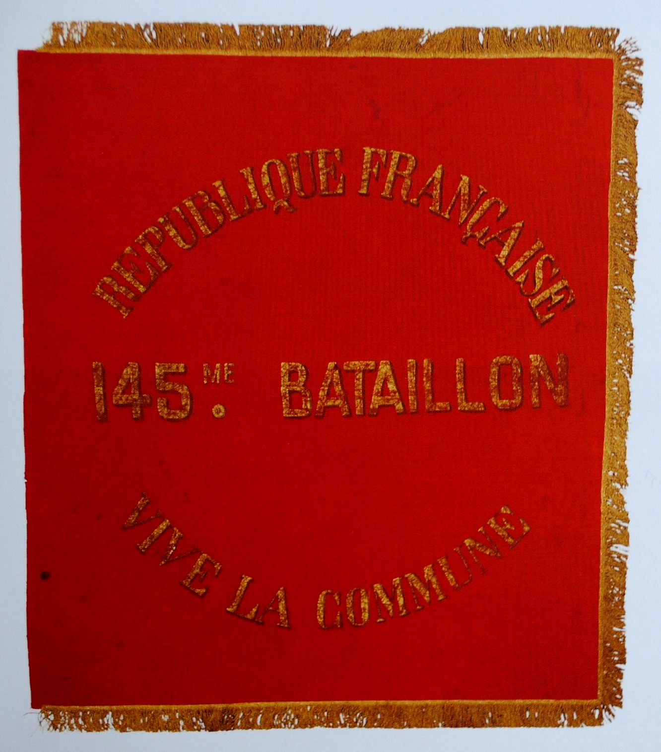 Drapeau de la Commune de Paris 1871 - 145e bataillon de la Garde nationale fédérée. (Archives cantonales vaudoises - Suisse)