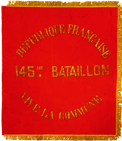 Le drapeau du 145e bataillon de la garde nationale Fédérée conservé aux Archives cantonales vaudoises, en Suisse