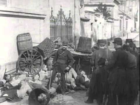 L'émeute sur la barricade.  Le premier film sur la Commune de Paris  (durée 4 minutes). Réalisatrice Alice Guy, 1906