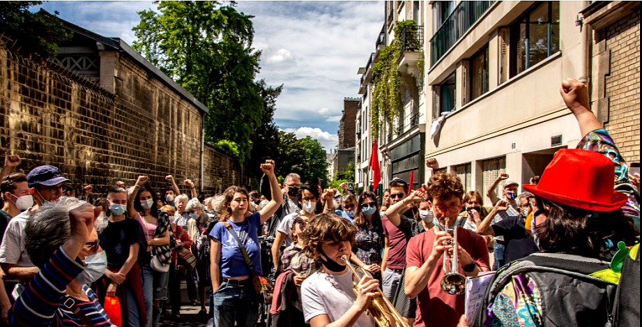 Ce texte, approuvé par l'ensemble des organisations appelantes, devait être lu avant l'entrée dans le cimetière du Père-Lachaise