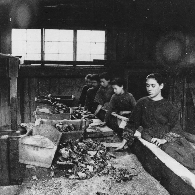 Femmes au travail au XIXème siècle (© McCord Museum, Montreal, Canada)