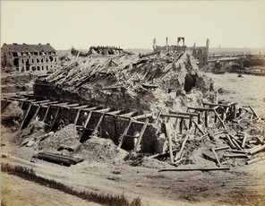 Jean Jules Andrieu (1816-1872) Désastres de la guerre. Intérieur du Fort d’Issy, 1871. Épreuve sur papier albuminé (source : © Musée Carnavalet – Histoire de Paris)