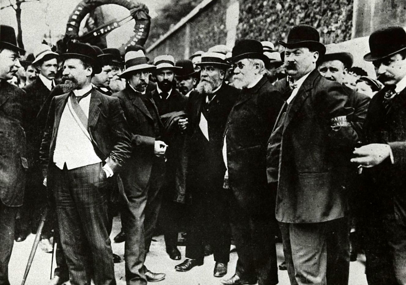 Jean Jaurès et Édouard Vaillant au Père-Lachaise à la manifestation du 29 mai 1910 (source Fonfation Jean Jaurès - https://www.jean-jaures.org/)