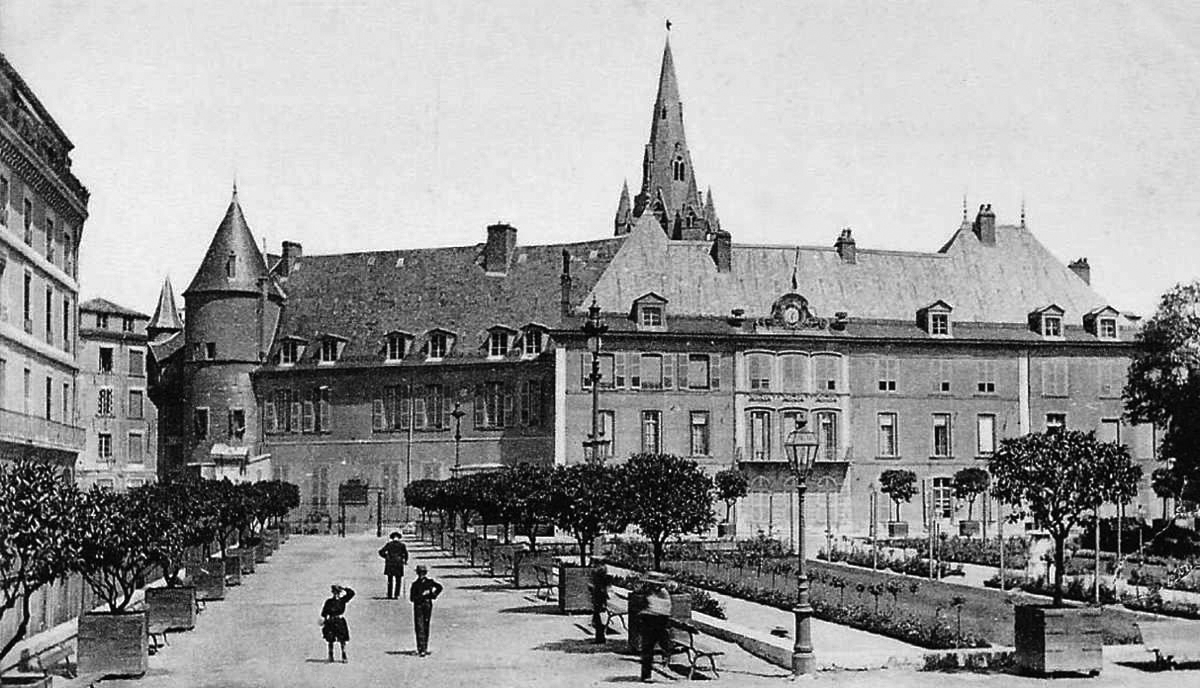 L'ancienne mairie de Grenoble (Source http://grenoble-cularo.over-blog.com/)