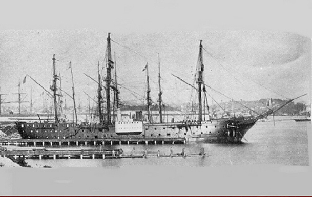 Le Var  à Toulon - De 1872 à 1876, le Var effectue des voyages à Dakar, Sainte-Catherine, Nouméa, l'îles-des-Pins, Tahiti, Sainte-Hélène et Bahia. En 1872-73, il est sous les ordres du capitaine de frégate Lemosy (source www.bernard-guinard.com)