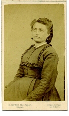 Portrait de Mme Marie Leroy par Charles Appert (source : © Musée Carnavalet – Histoire de Paris)