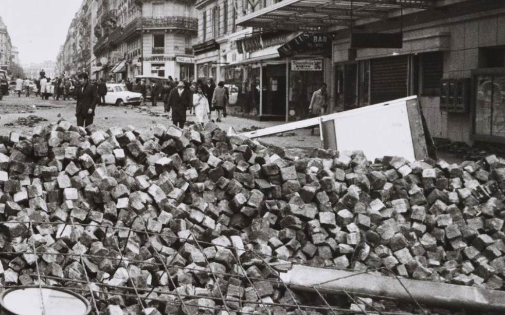 Mai 1968, Paris 5e - Barricade Rue Gay-Lussac, 11 mai – Photo de  Claude RAIMOND-DITYVON