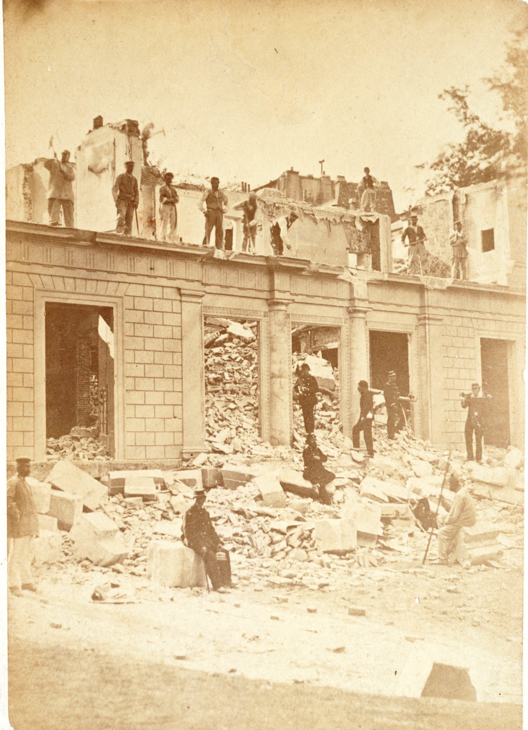 Démolition de l'hôtel particulier de Thiers, Place Saint-Georges. Photo Appert (source Musée Carnavalet)