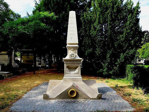 Monument aux morts de la Commune,  cimetière Montparnasse