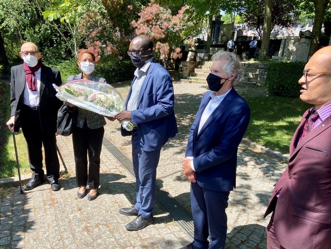 Au Père-Lachaise, avec George Pau-Langevin, députée du 20e