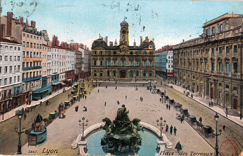 Place des Terreaux et Hôtel de Ville de Lyon (1911) (carte postale ancienne)