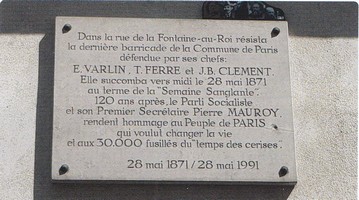 Plaque commémorant les combattants de la Commune rue Fontaine au Roi