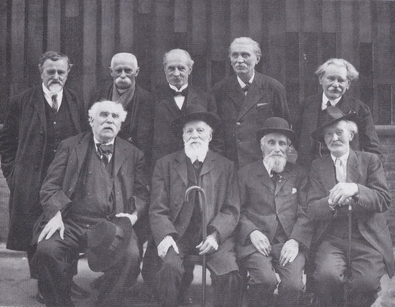 Les derniers vétérans de la Commune réunis lors du banquet du 18 mars 1929 (En haut : Poësens, Clerget, Valette, Andrieux, Chevallier. En bas : Repiquet, Camélinat, Yvon, Lejeune) - Du livre de Braire "Sur les traces des Communards"