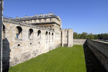 Le fossé sud du château de Vincennes où furent fusillés 9 communards le 30 mai 1871 à 3 h 30 du matin.